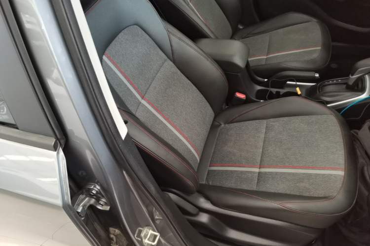 Used Chevrolet Trax 2019 Redline 325T Automatic Fun Edition China VI Standard Right Front Seat