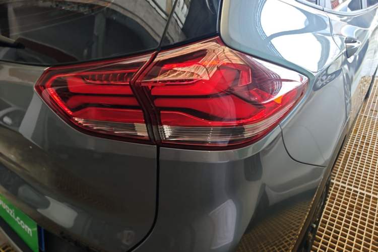 Used Chevrolet Trax 2019 Redline 335T CVT Luxury Edition China VI Standard Right Rear Taillight