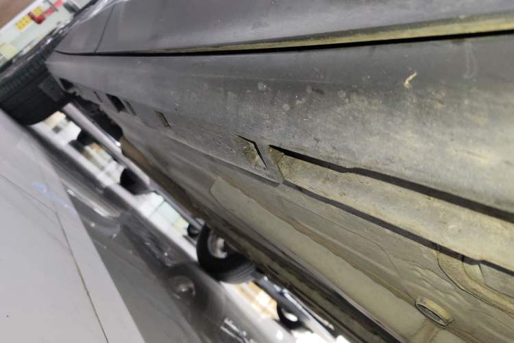 Used Chevrolet Trax 2019 Redline 325T Automatic Fun Edition China VI Standard Right Side Sill