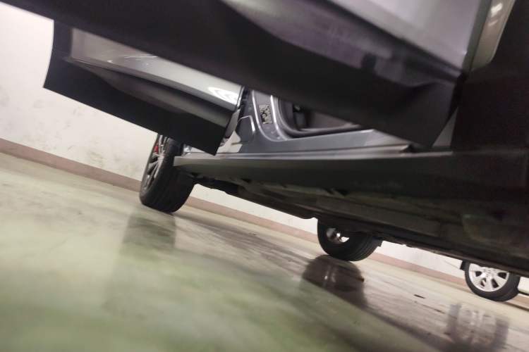 Used Chevrolet Trax 2019 Redline 335T CVT Top-Tier Model China VI Standard Right Side Sill