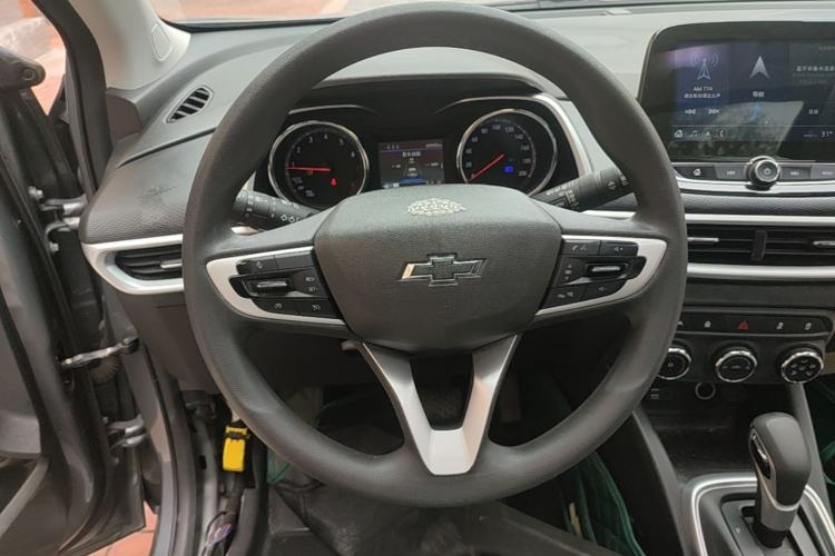 Used Chevrolet Trax 2019 Redline 335T CVT Top-Tier Model China VI Standard Steering Wheel