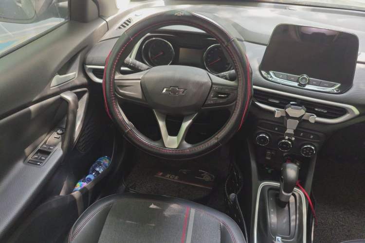 Used Chevrolet Trax 2019 Redline 325T Automatic Fun Edition China VI Standard Steering Wheel