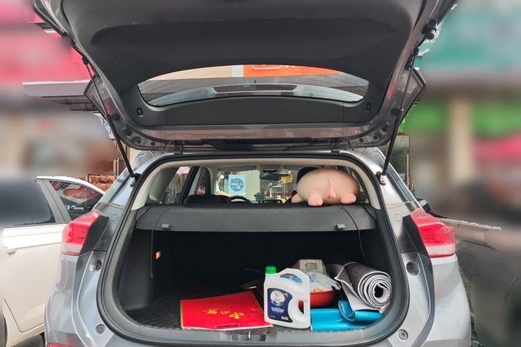 Used Chevrolet Trax 2019 Redline 325T Automatic Fun Edition China VI Standard Trunk