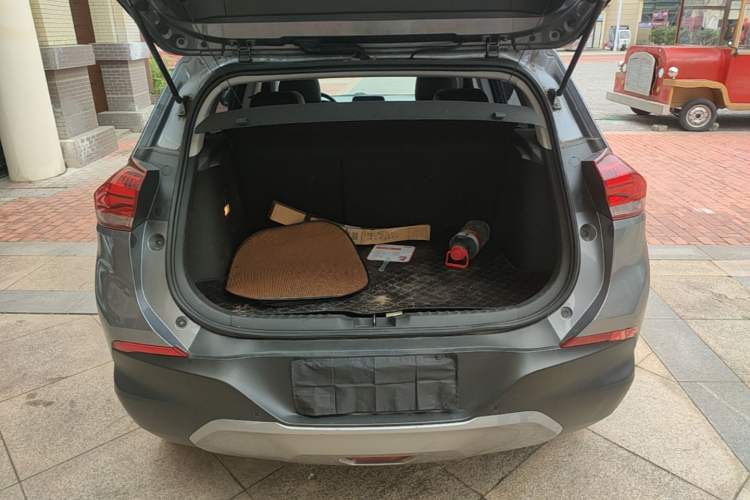 Used Chevrolet Trax 2019 Redline 335T CVT Top-Tier Model China VI Standard Trunk