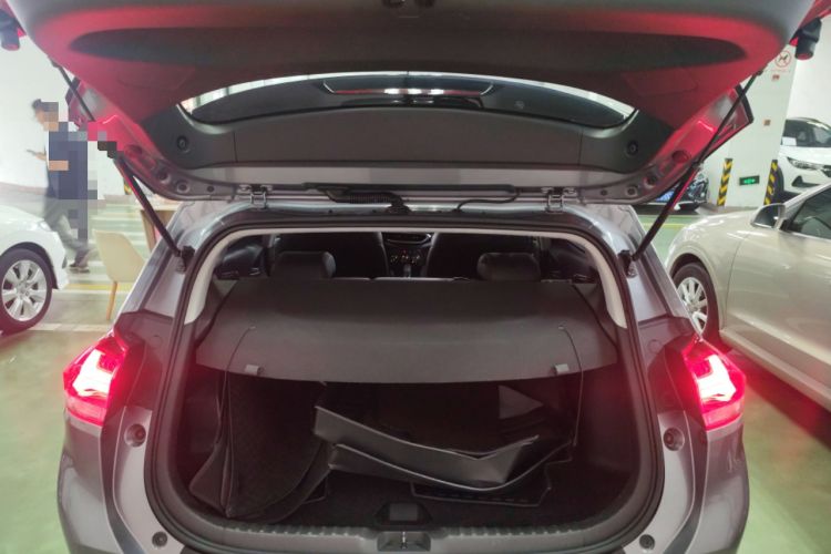 Used Chevrolet Trax 2019 Redline 335T CVT Top-Tier Model China VI Standard Trunk