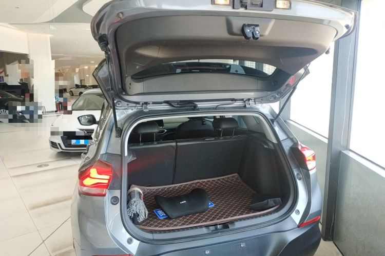 Used Chevrolet Trax 2019 Redline 325T Automatic Fun Edition China VI Standard Trunk