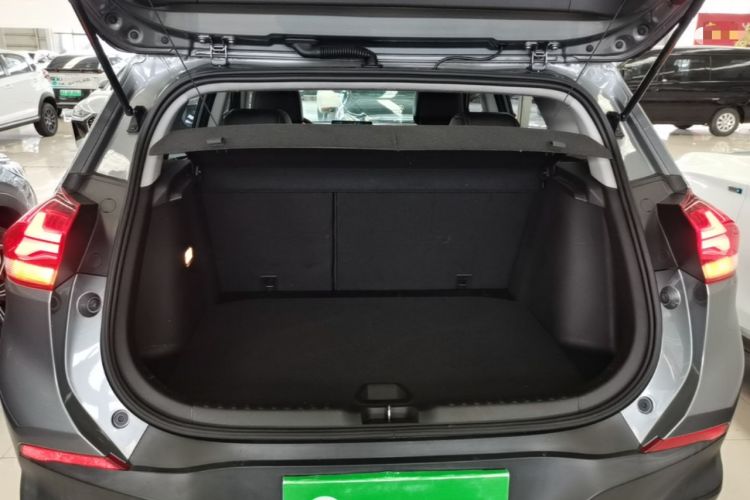 Used Chevrolet Trax 2019 Redline 325T Automatic Fun Edition China VI Standard Trunk