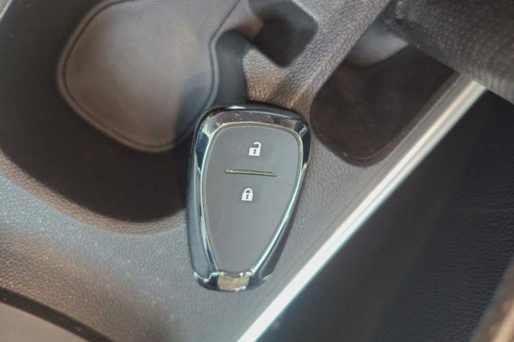 Used Chevrolet Trax 2019 Redline 325T Automatic Fun Edition China VI Standard Vehicle Key
