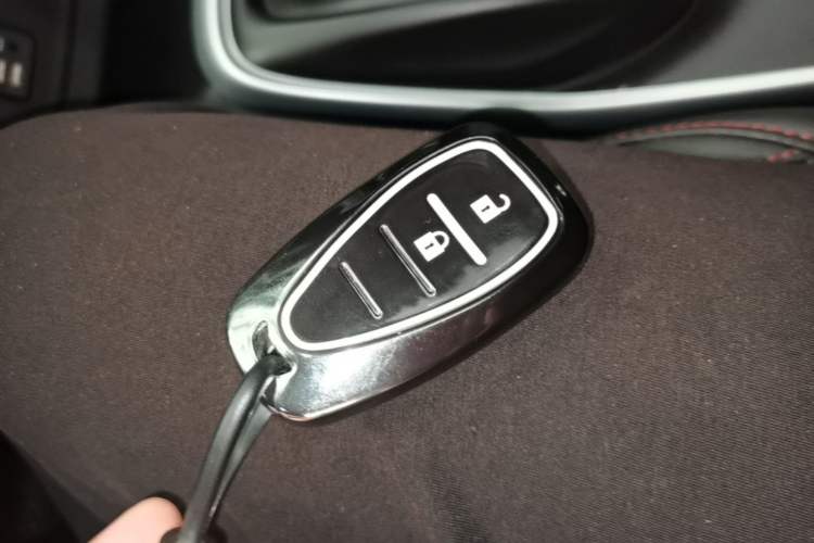 Used Chevrolet Trax 2019 Redline 325T Automatic Fun Edition China VI Standard Vehicle Key