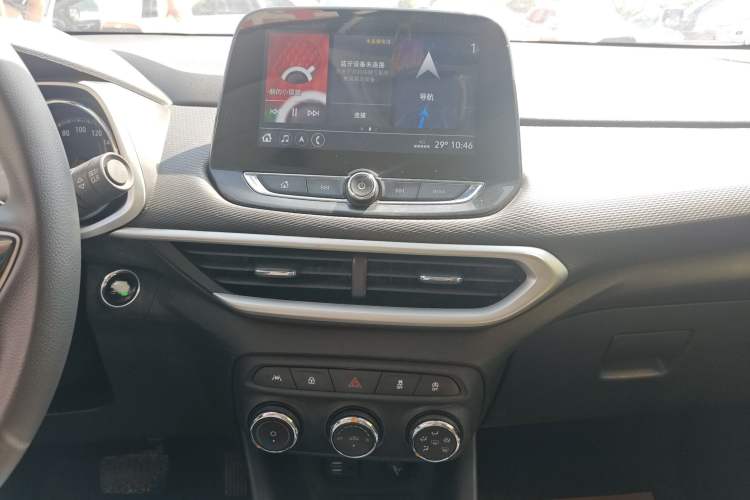 Used Chevrolet Trax 2019 Redline 335T CVT Top-Tier Model China VI Standard Audio And AC Panel