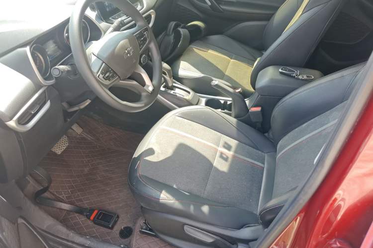 Used Chevrolet Trax 2019 Redline 335T CVT Top-Tier Model China VI Standard Left Front Seat