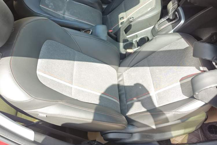 Used Chevrolet Trax 2019 Redline 335T CVT Top-Tier Model China VI Standard Right Front Seat