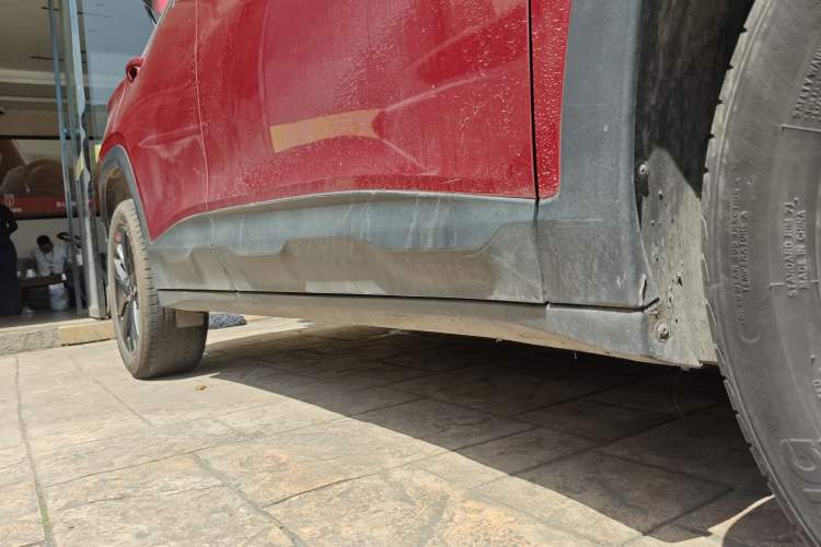 Used Chevrolet Trax 2019 Redline 335T CVT Top-Tier Model China VI Standard Right Side Sill