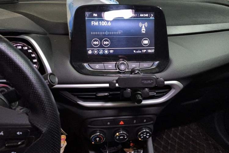 Used Chevrolet Trax 2019 Redline 335T CVT Trendy Version China VI Standard Audio And AC Panel