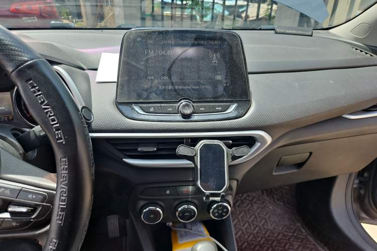 Used Chevrolet Trax 2019 Redline 325T Automatic Fun Edition China VI Standard Audio And AC Panel