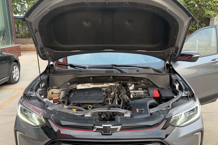 Used Chevrolet Trax 2019 Redline 335T CVT Top-Tier Model China VI Standard Engine Bay