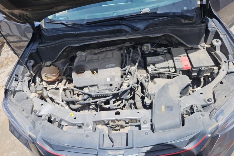 Used Chevrolet Trax 2019 Redline 325T Automatic Fun Edition China VI Standard Engine Bay