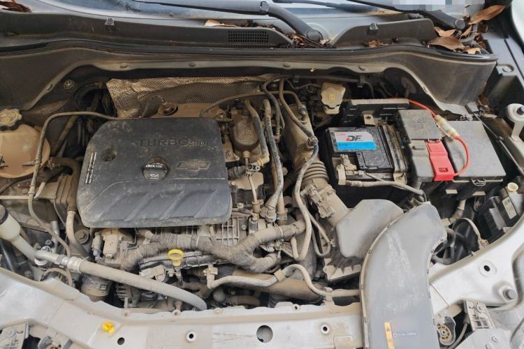 Used Chevrolet Trax 2019 Redline 335T CVT Top-Tier Model China VI Standard Engine Bay