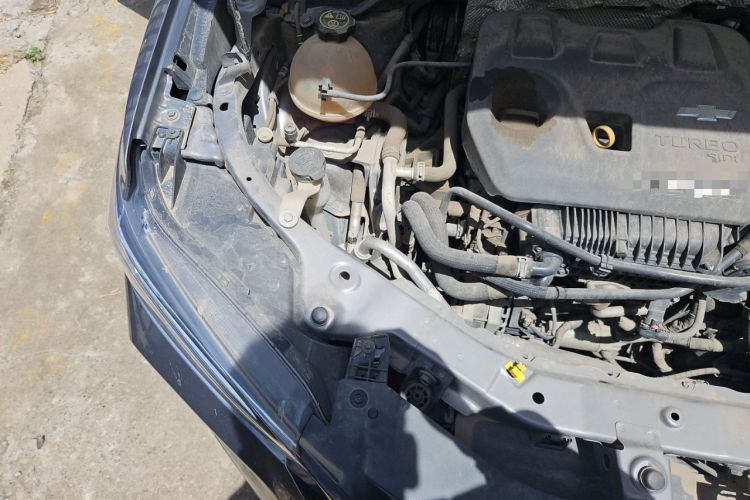 Used Chevrolet Trax 2019 Redline 325T Automatic Fun Edition China VI Standard Engine Bay Right