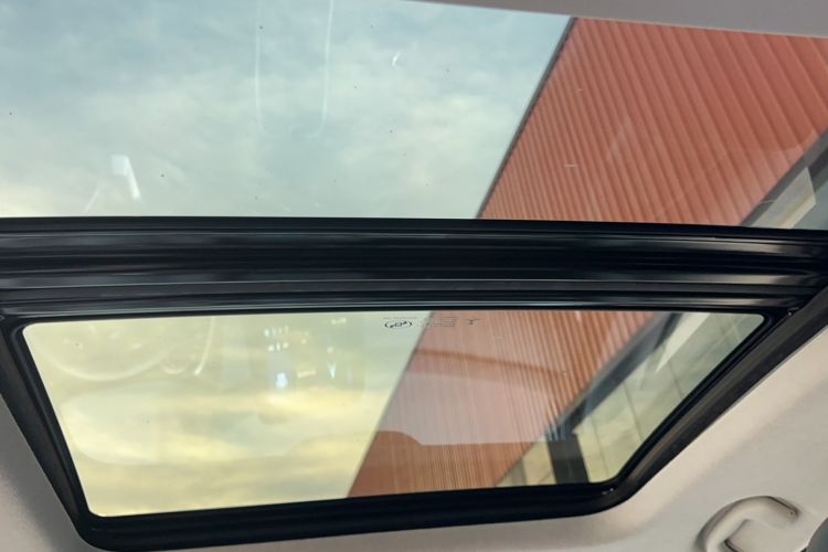 Used Chevrolet Trax 2019 Redline 335T CVT Top-Tier Model China VI Standard Headliner