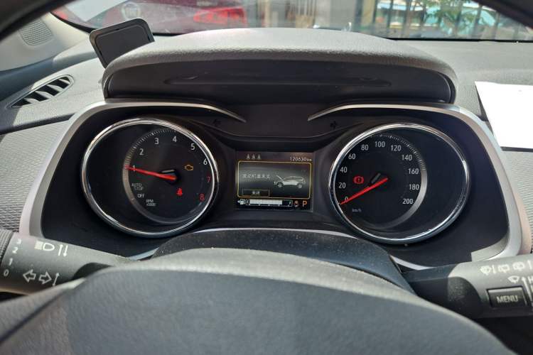 Used Chevrolet Trax 2019 Redline 325T Automatic Fun Edition China VI Standard Instrument Cluster