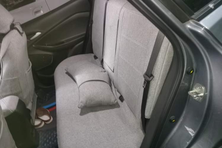 Used Chevrolet Trax 2019 Redline 335T CVT Top-Tier Model China VI Standard Left Rear Seat