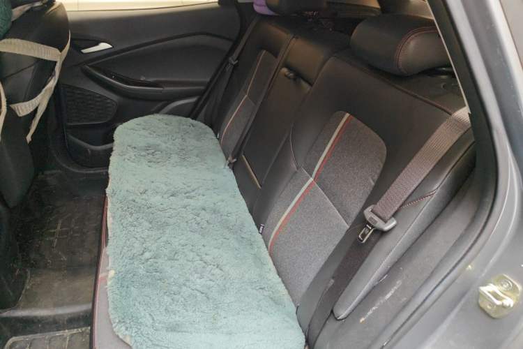 Used Chevrolet Trax 2019 Redline 335T CVT Top-Tier Model China VI Standard Left Rear Seat