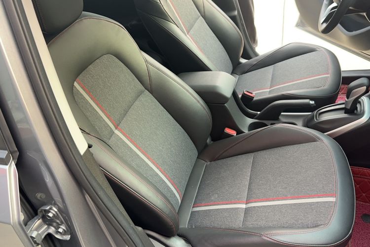 Used Chevrolet Trax 2019 Redline 335T CVT Top-Tier Model China VI Standard Right Front Seat