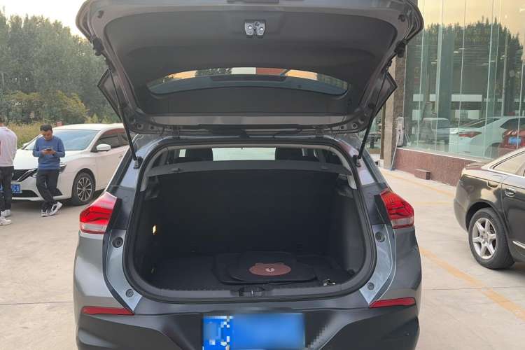 Used Chevrolet Trax 2019 Redline 335T CVT Top-Tier Model China VI Standard Trunk