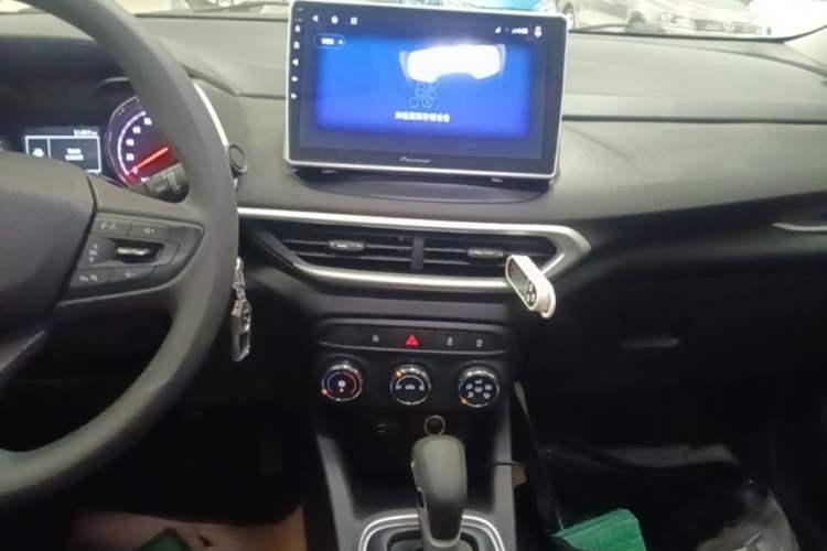 Used Chevrolet Trax 2019 325T Automatic Sport Edition China VI Standard Audio And AC Panel