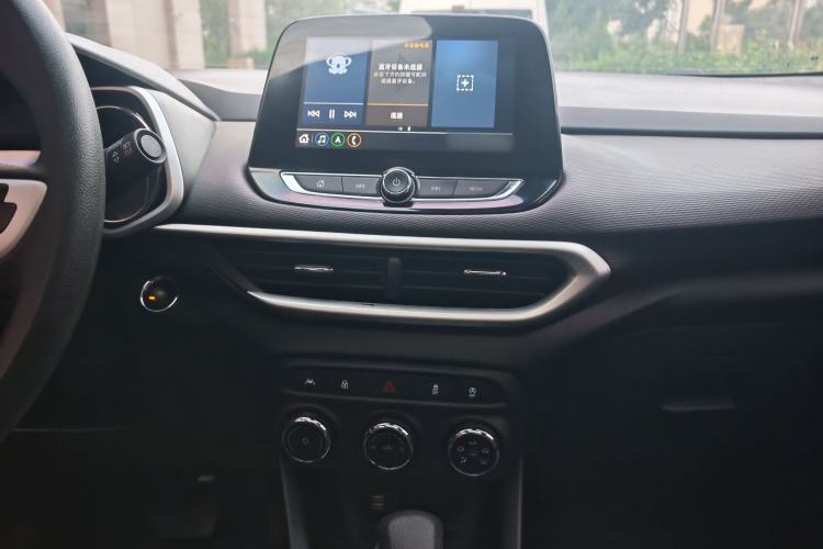 Used Chevrolet Trax 2019 Redline 335T CVT Top-Tier Model China VI Standard Audio And AC Panel