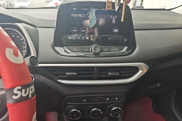 Used Chevrolet Trax 2019 Redline 325T Automatic Fun Edition China VI Standard Audio And AC Panel