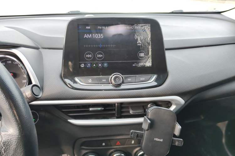 Used Chevrolet Trax 2019 325T Automatic Fun Edition China VI Standard Audio And AC Panel