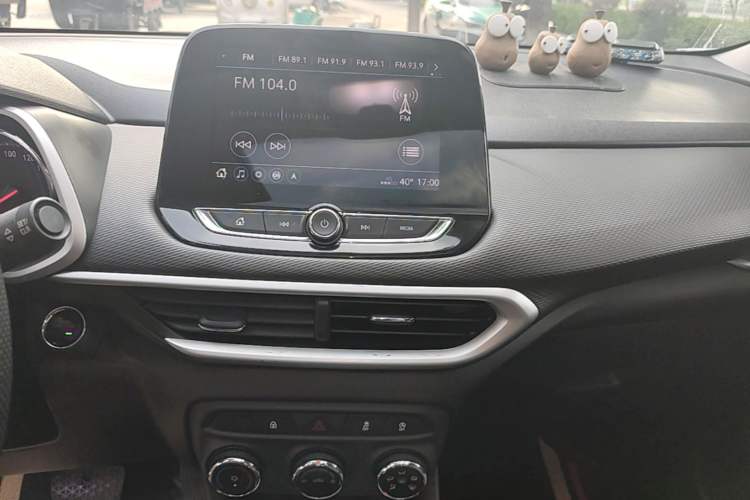 Used Chevrolet Trax 2019 Redline 325T Automatic Fun Edition China VI Standard Audio And AC Panel