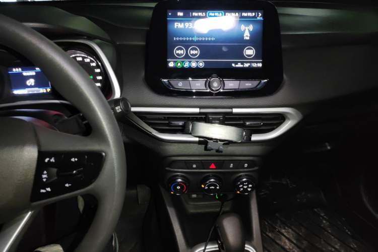 Used Chevrolet Trax 2019 325T Automatic Fun Edition China VI Standard Audio And AC Panel
