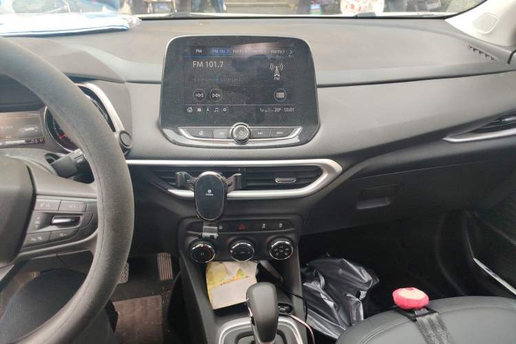 Used Chevrolet Trax 2019 Redline 325T Automatic Fun Edition China VI Standard Audio And AC Panel