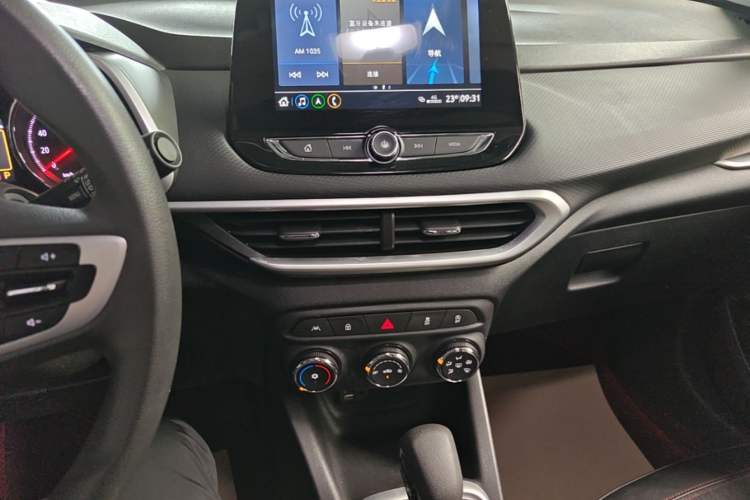 Used Chevrolet Trax 2019 Redline 335T CVT Top-Tier Model China VI Standard Audio And AC Panel