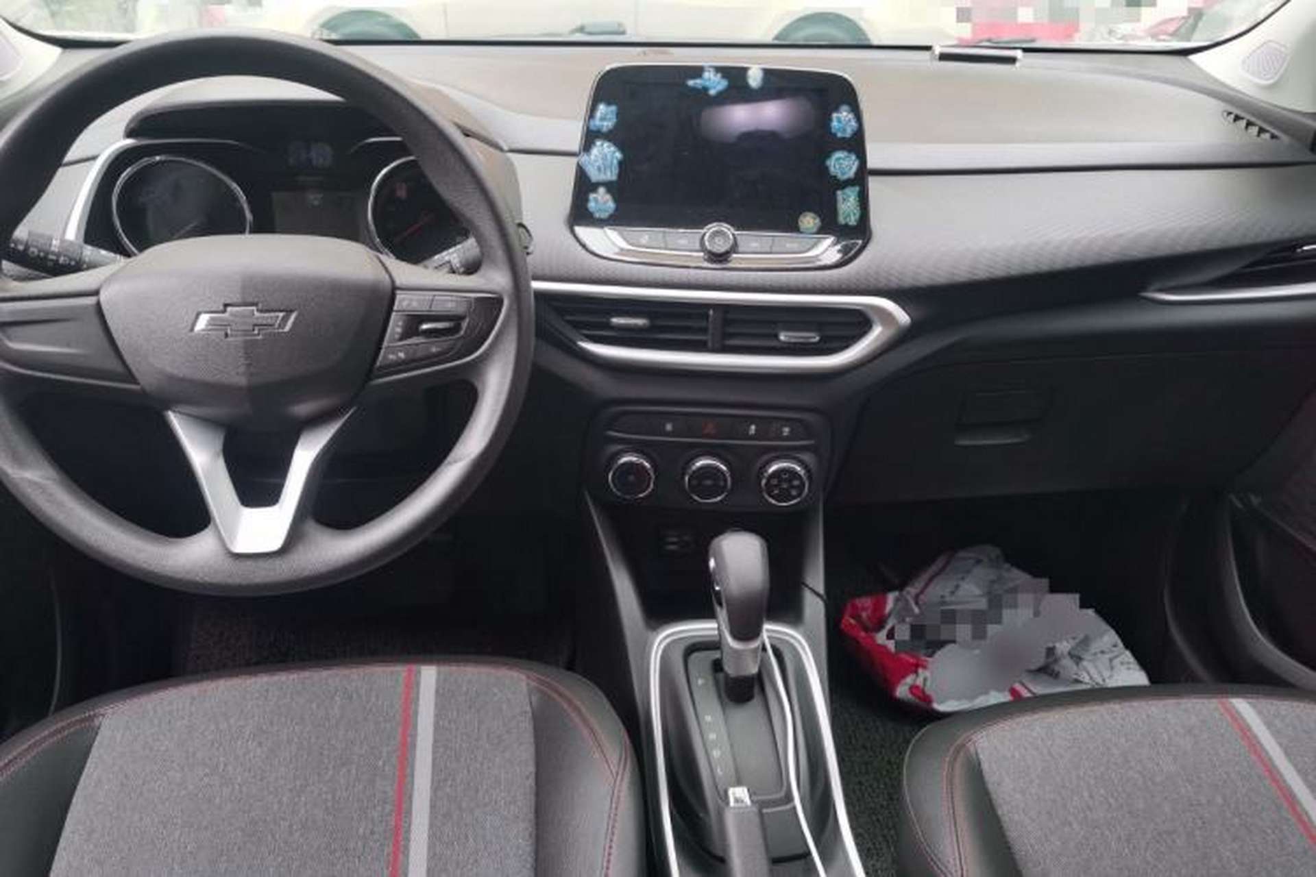 Used Chevrolet Trax 2019 Redline 325T Automatic Fun Edition China VI Standard Center Console