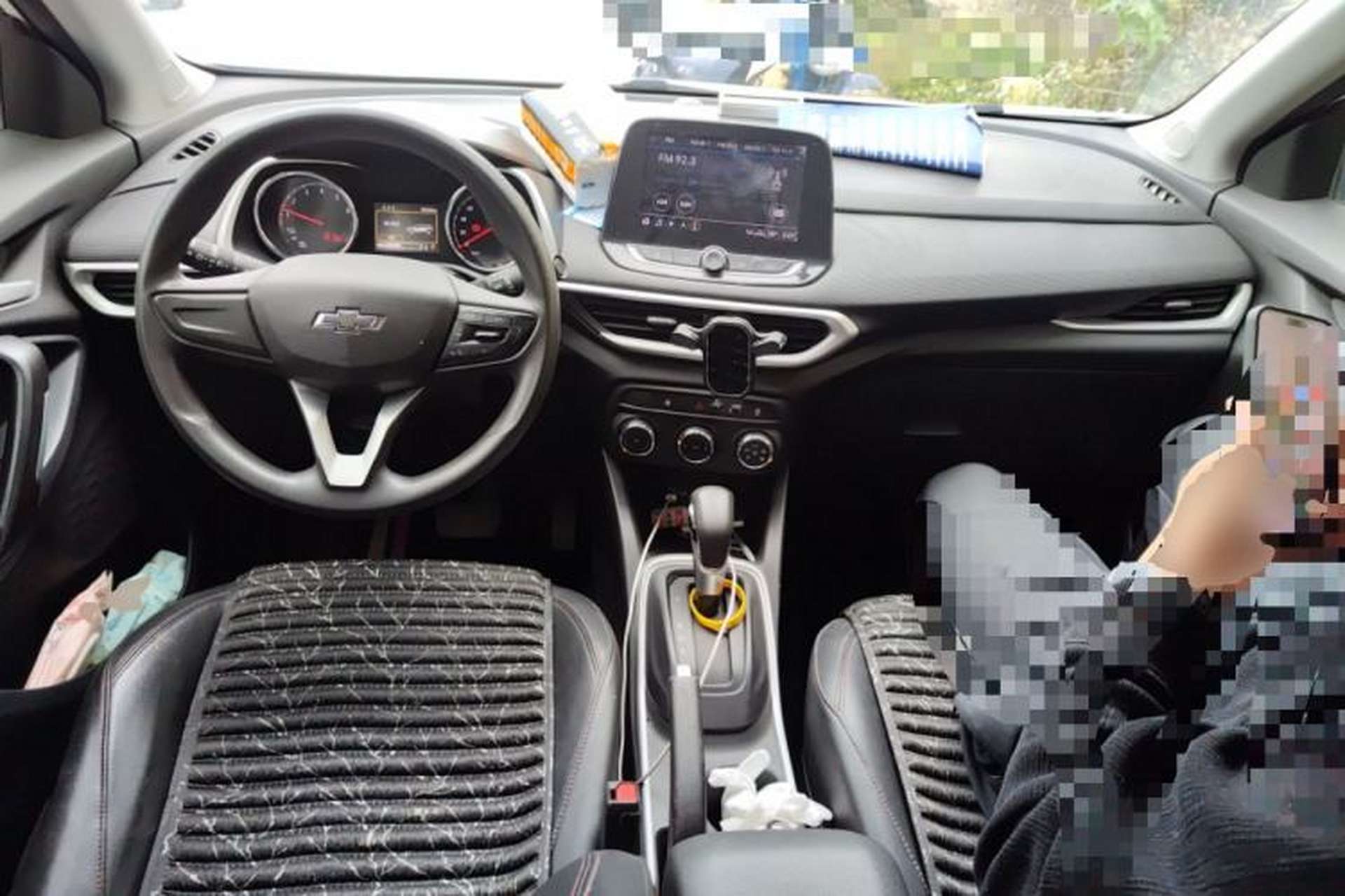 Used Chevrolet Trax 2019 Redline 325T Automatic Fun Edition China VI Standard Center Console