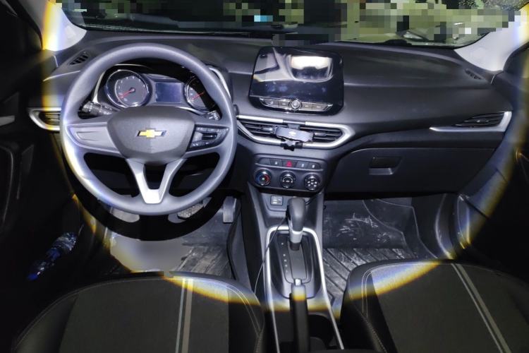 Used Chevrolet Trax 2019 325T Automatic Fun Edition China VI Standard Center Console