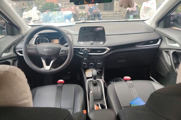 Used Chevrolet Trax 2019 Redline 325T Automatic Fun Edition China VI Standard Center Console