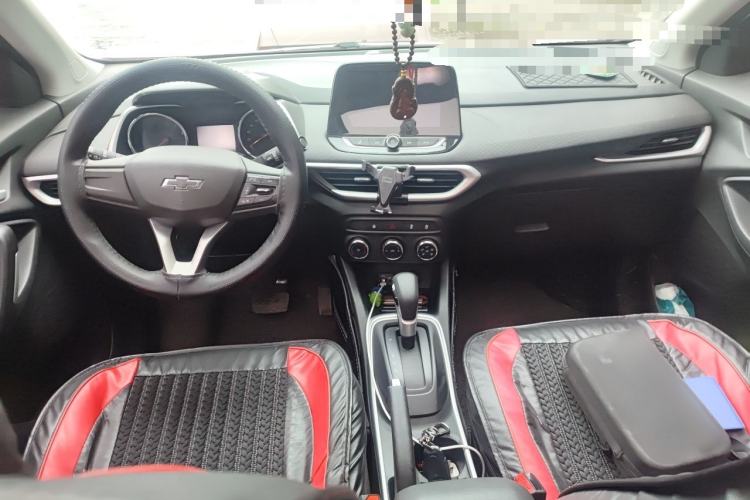 Used Chevrolet Trax 2019 Redline 325T Automatic Fun Edition China VI Standard Center Console