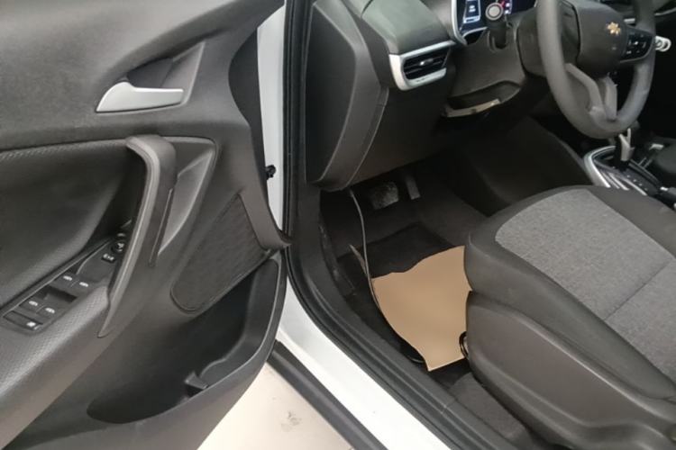 Used Chevrolet Trax 2019 325T Automatic Sport Edition China VI Standard Driver Seat