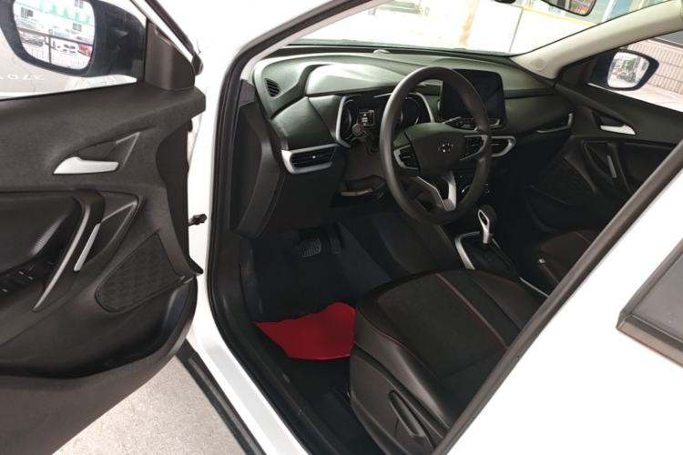 Used Chevrolet Trax 2019 Redline 335T CVT Top-Tier Model China VI Standard Driver Seat