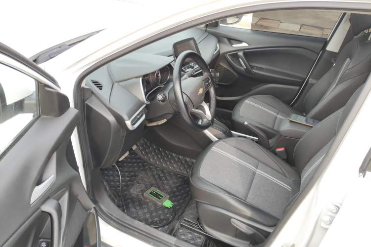 Used Chevrolet Trax 2019 325T Automatic Fun Edition China VI Standard Driver Seat