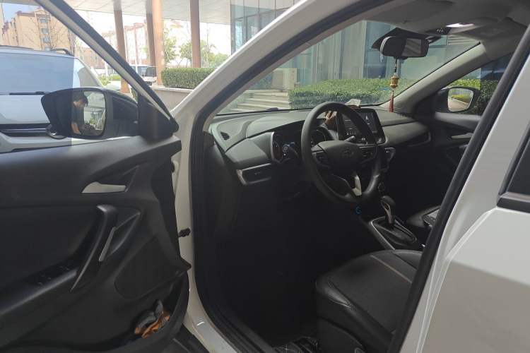 Used Chevrolet Trax 2019 Redline 335T CVT Top-Tier Model China VI Standard Driver Seat