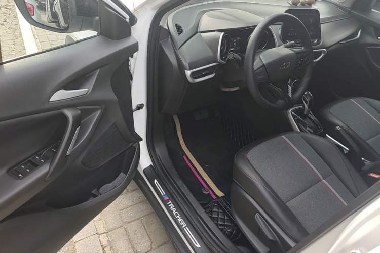Used Chevrolet Trax 2019 Redline 325T Automatic Fun Edition China VI Standard Driver Seat