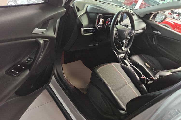 Used Chevrolet Trax 2019 Redline 335T CVT Top-Tier Model China VI Standard Driver Seat