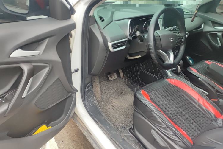 Used Chevrolet Trax 2019 Redline 325T Automatic Fun Edition China VI Standard Driver Seat