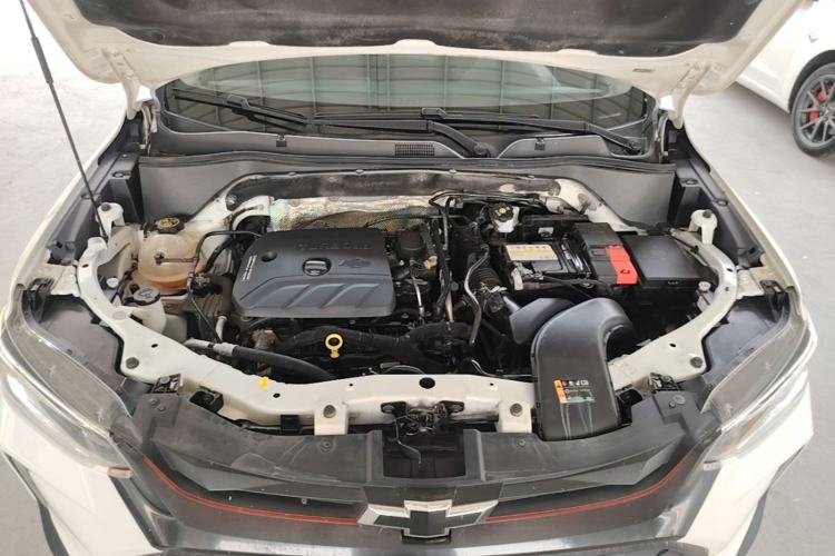 Used Chevrolet Trax 2019 Redline 335T CVT Top-Tier Model China VI Standard Engine Bay